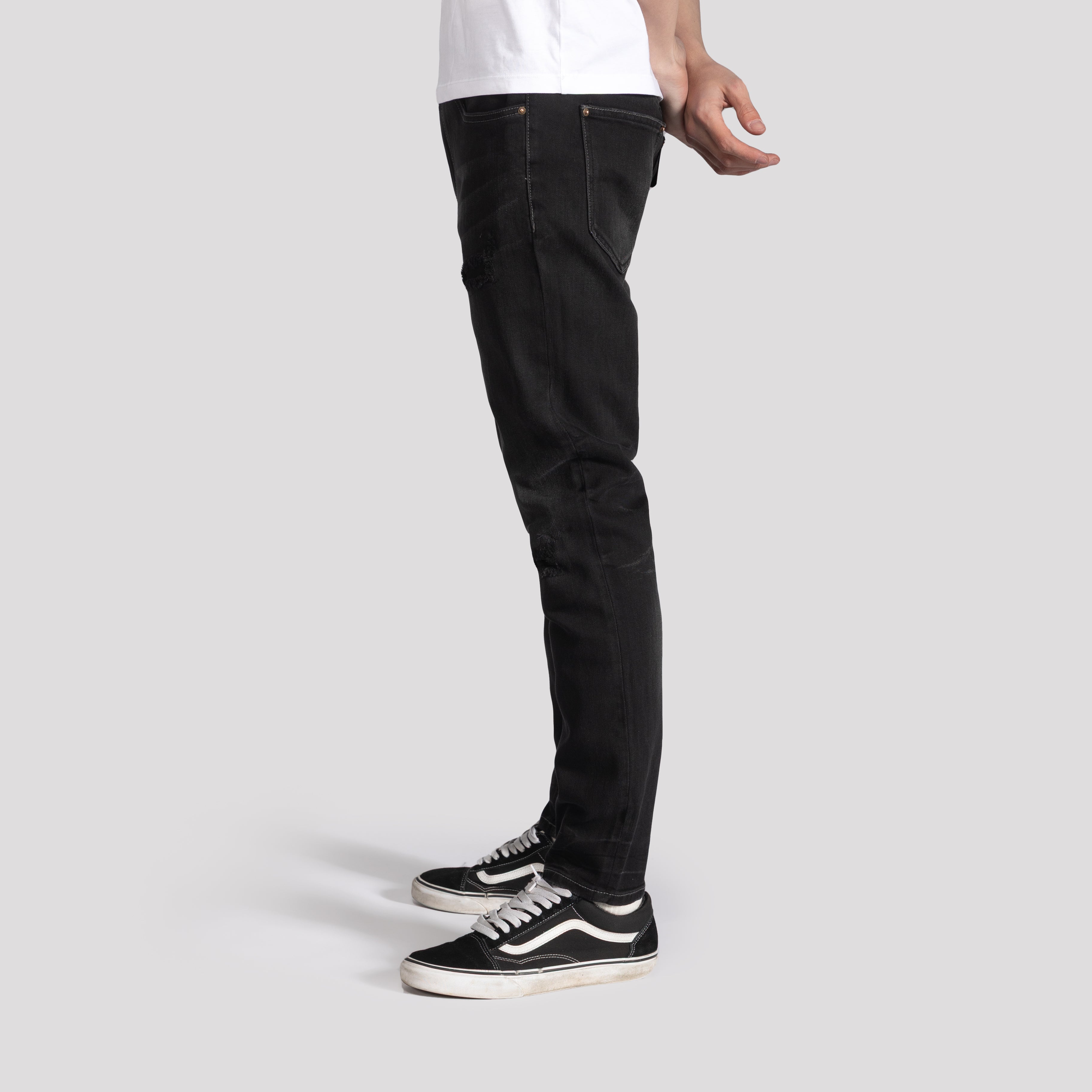 Lightly Ripped Tapered Jeans - XIOS