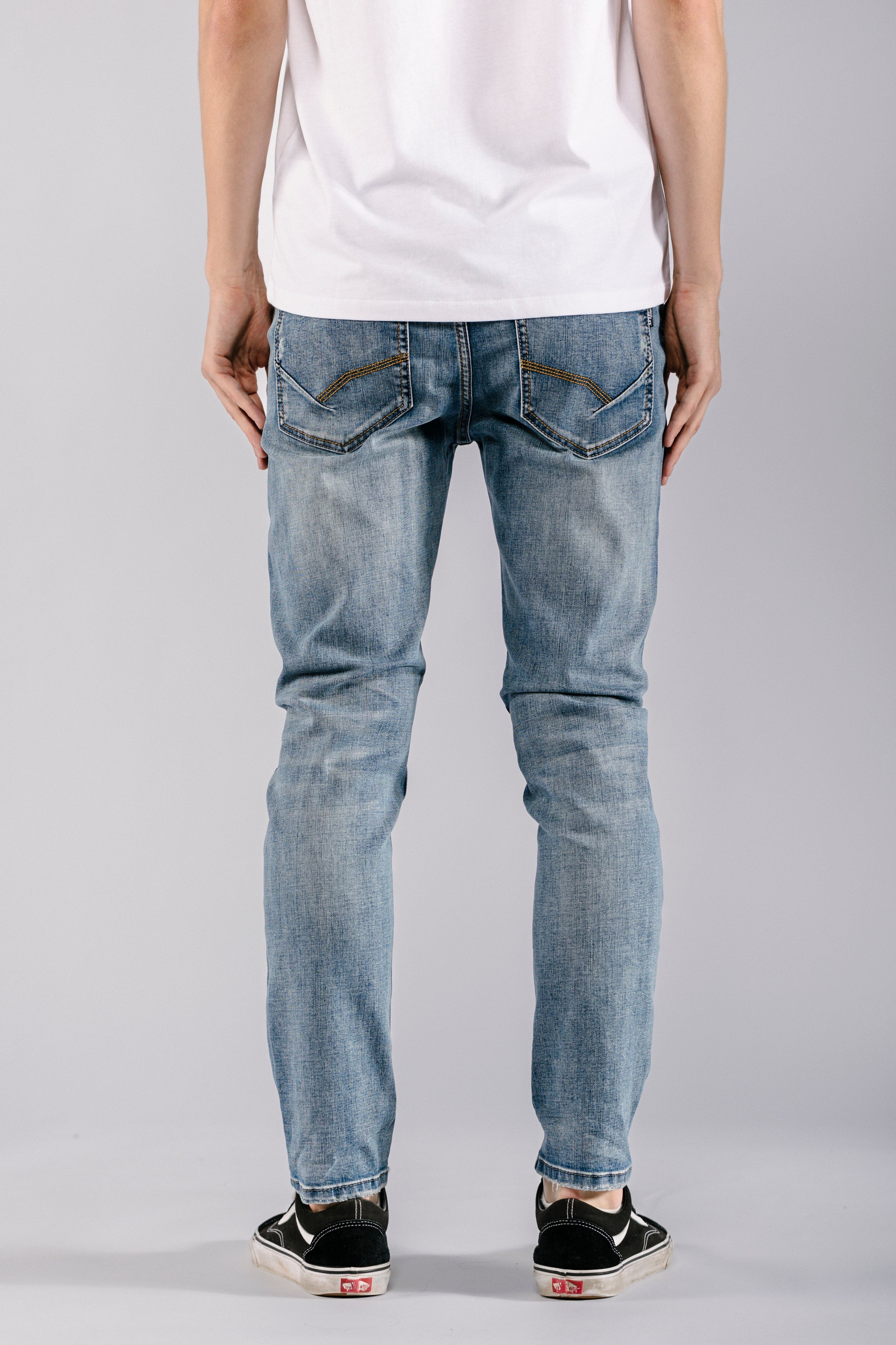 Tapered Jeans